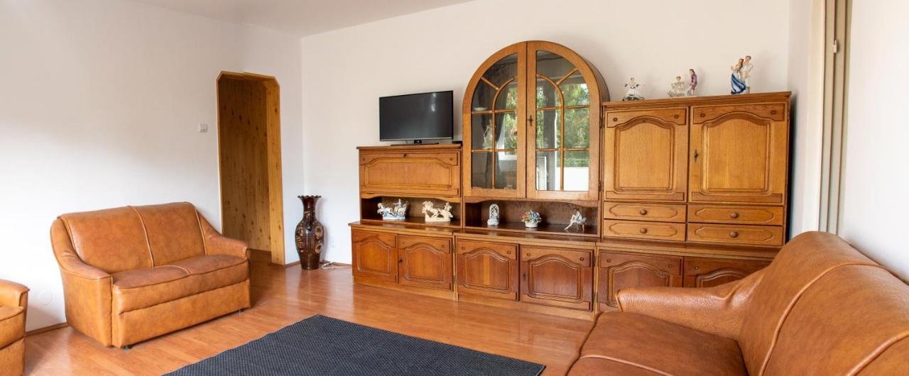 Family-Friendly Apartment Oradea Eksteriør bilde